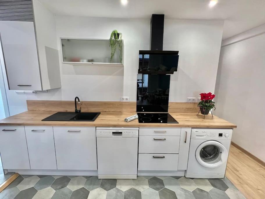 Close To Gran Via Centro Familiar Con Wifi By Apartamentos Logroño Zewnętrze zdjęcie